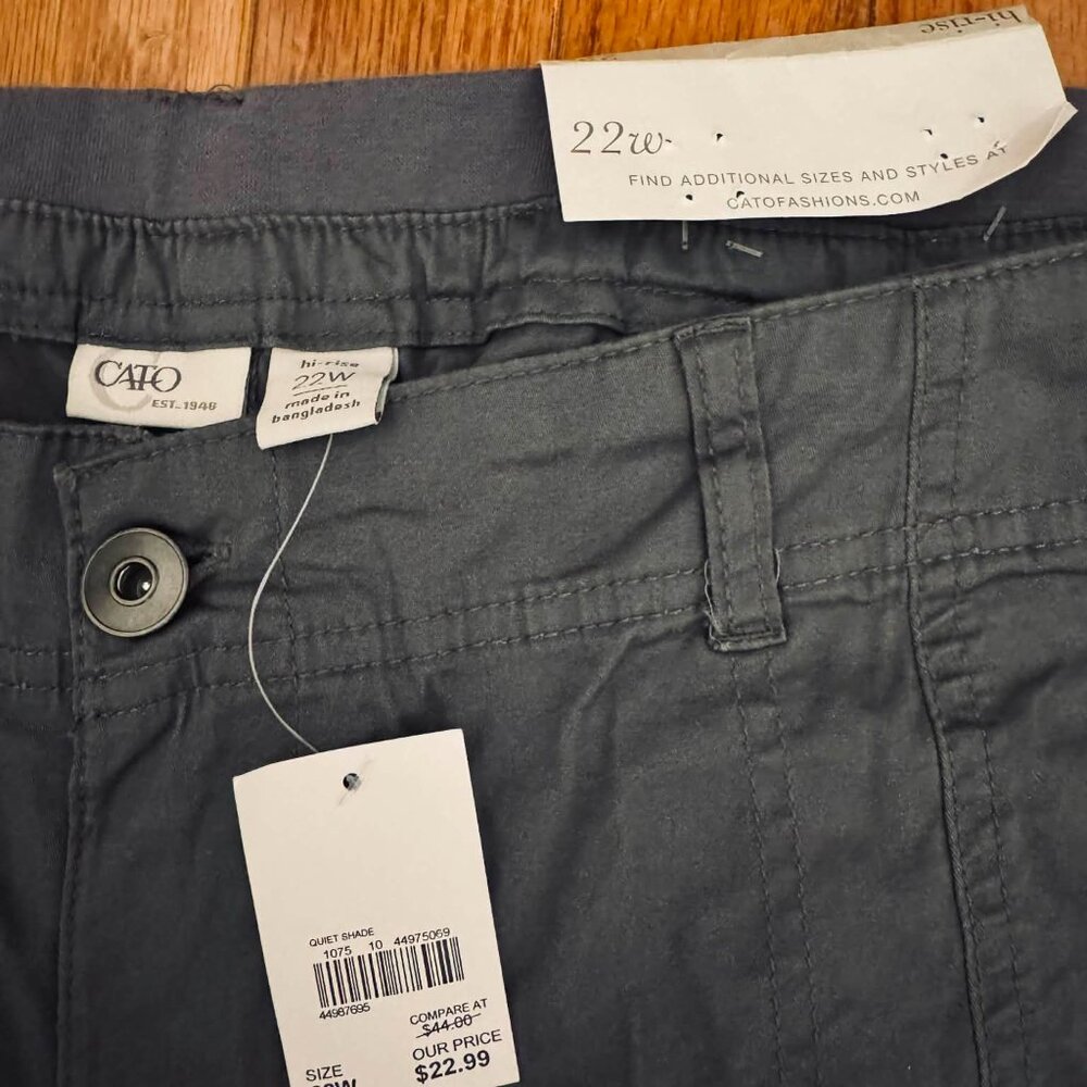 NWT Cato Women’s Plus Size Grey Cargo Shorts - Size 22 - Picture 3 of 3